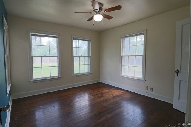 503 S Lewis Ave, Kerrville, TX 78028