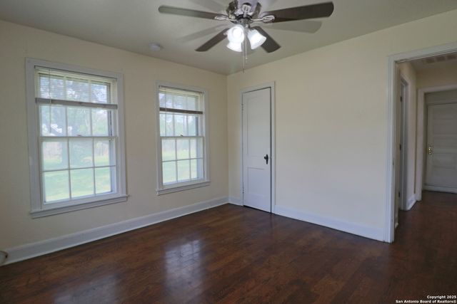 503 S Lewis Ave, Kerrville, TX 78028