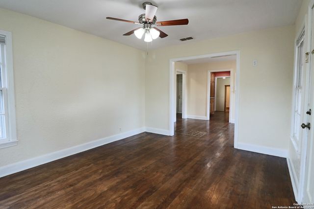 503 S Lewis Ave, Kerrville, TX 78028