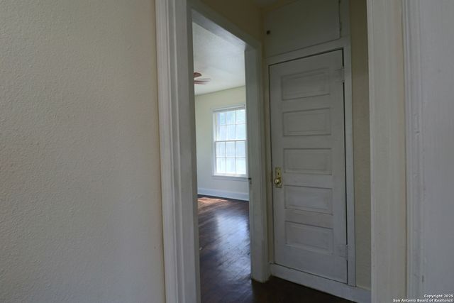 503 S Lewis Ave, Kerrville, TX 78028