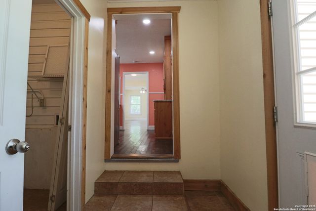 503 S Lewis Ave, Kerrville, TX 78028