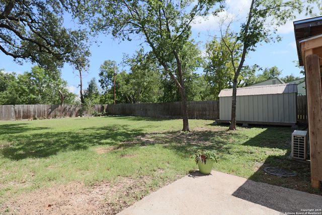 503 S Lewis Ave, Kerrville, TX 78028