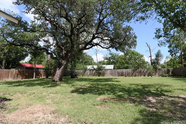 503 S Lewis Ave, Kerrville, TX 78028