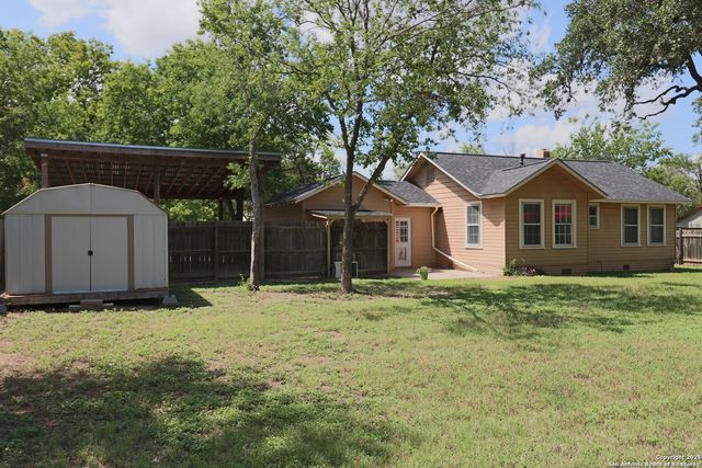 503 S Lewis Ave, Kerrville, TX 78028
