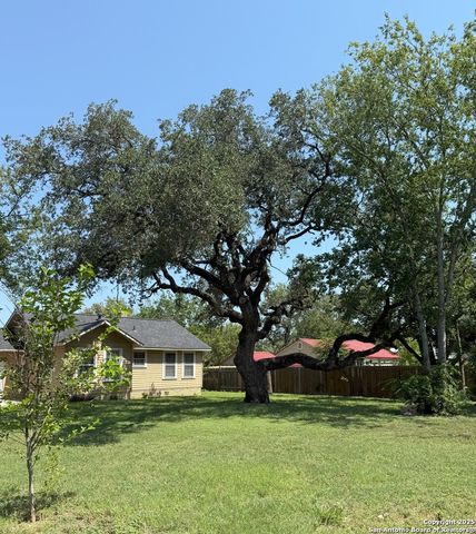 503 S Lewis Ave, Kerrville, TX 78028