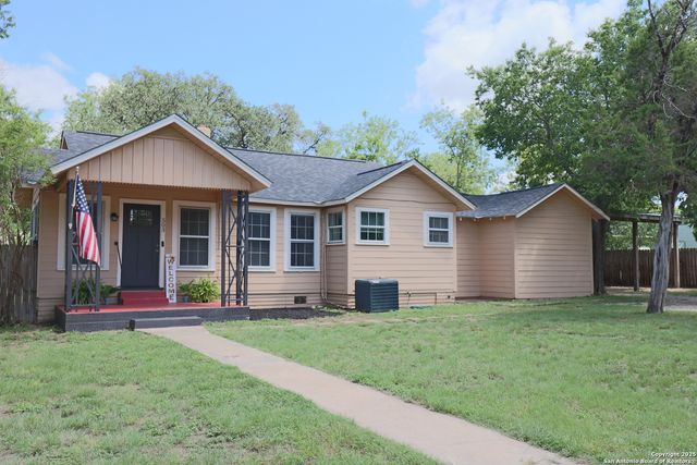 503 S Lewis Ave, Kerrville, TX 78028