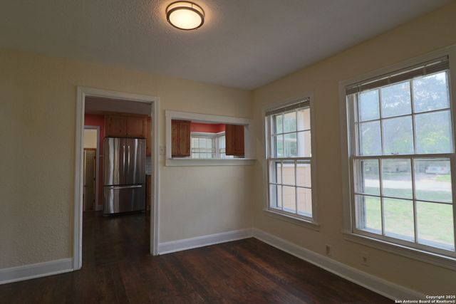 503 S Lewis Ave, Kerrville, TX 78028