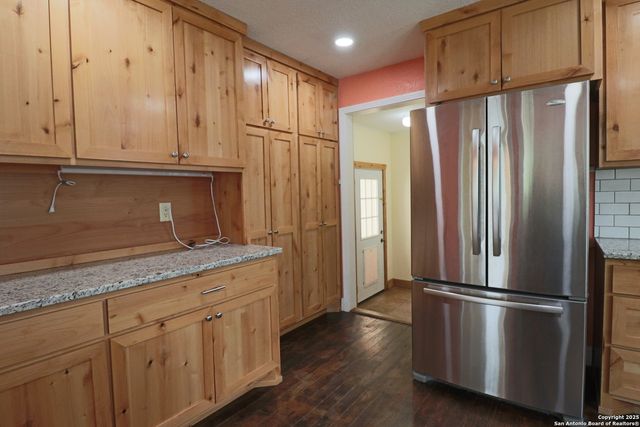 503 S Lewis Ave, Kerrville, TX 78028