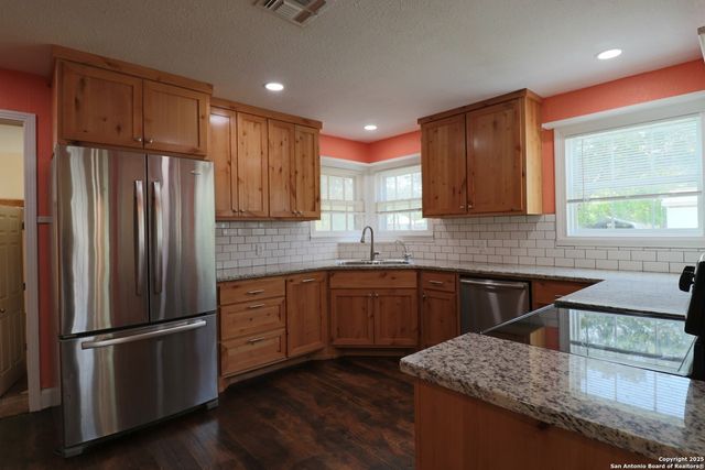 503 S Lewis Ave, Kerrville, TX 78028