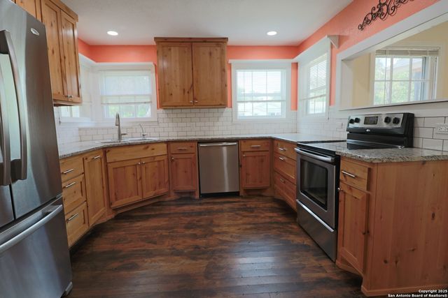 503 S Lewis Ave, Kerrville, TX 78028