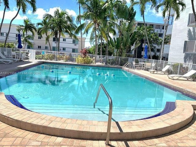1801 S Treasure Dr 427, North Bay Village, FL 33141