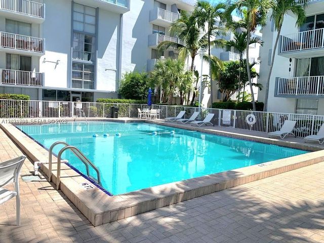 1801 S Treasure Dr 427, North Bay Village, FL 33141