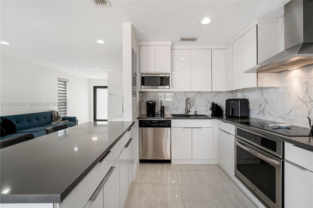 9451 SW 6th Lane, Miami, FL 33174