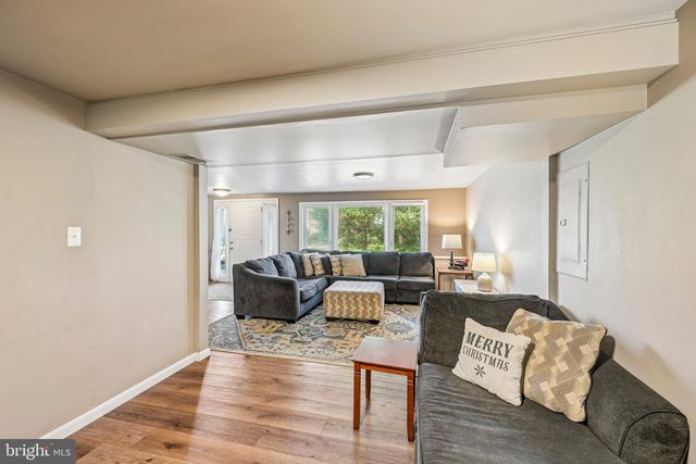 2 FLAMINGO RD, Hatboro, PA 19040