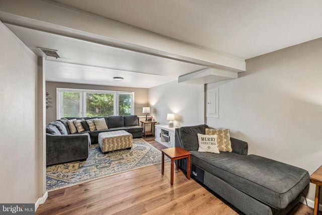 2 FLAMINGO RD, Hatboro, PA 19040