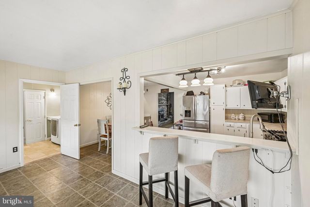 2 FLAMINGO RD, Hatboro, PA 19040