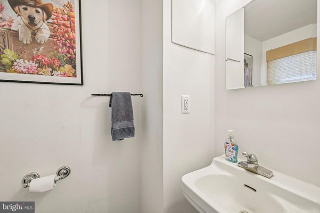 2 FLAMINGO RD, Hatboro, PA 19040