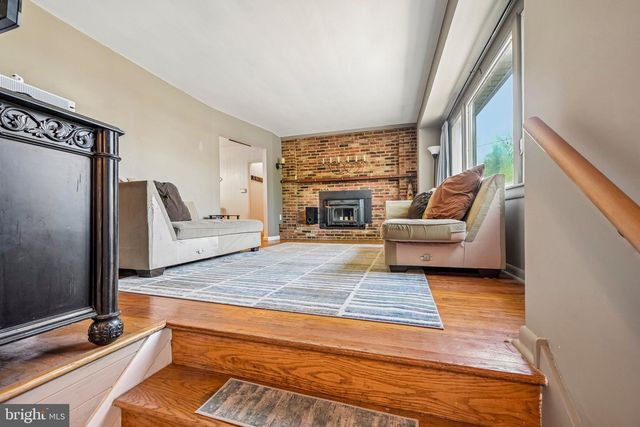 2 FLAMINGO RD, Hatboro, PA 19040