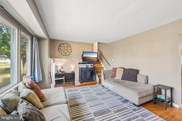 2 FLAMINGO RD, Hatboro, PA 19040