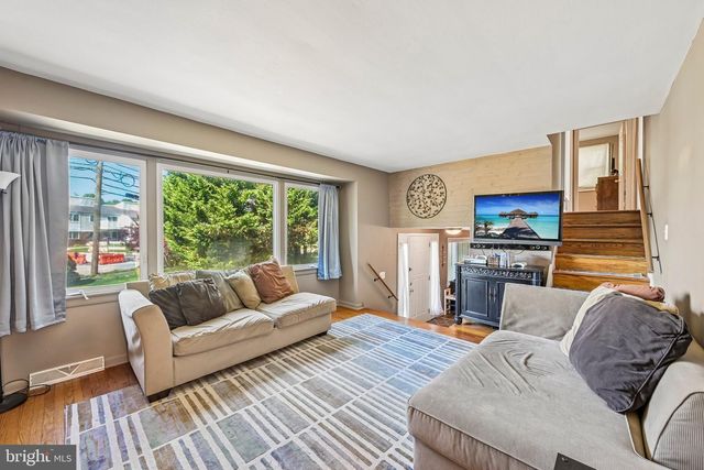 2 FLAMINGO RD, Hatboro, PA 19040