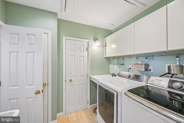 2 FLAMINGO RD, Hatboro, PA 19040