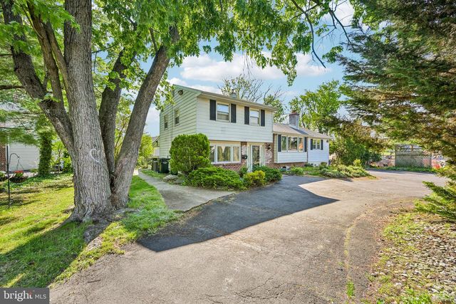 2 FLAMINGO RD, Hatboro, PA 19040