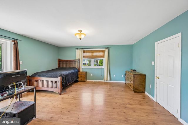 2 FLAMINGO RD, Hatboro, PA 19040