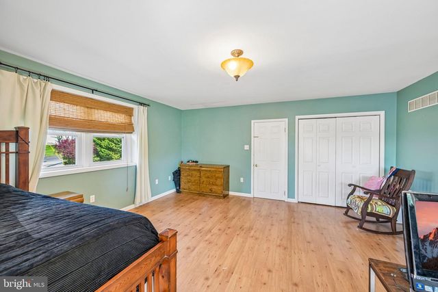 2 FLAMINGO RD, Hatboro, PA 19040