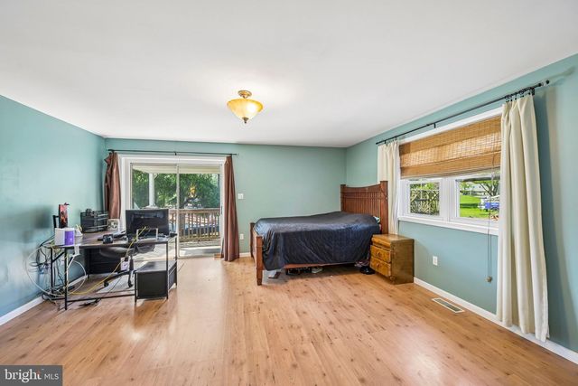 2 FLAMINGO RD, Hatboro, PA 19040