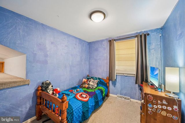 2 FLAMINGO RD, Hatboro, PA 19040