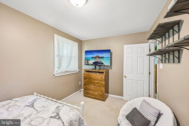 2 FLAMINGO RD, Hatboro, PA 19040