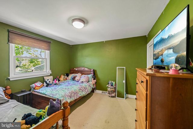 2 FLAMINGO RD, Hatboro, PA 19040