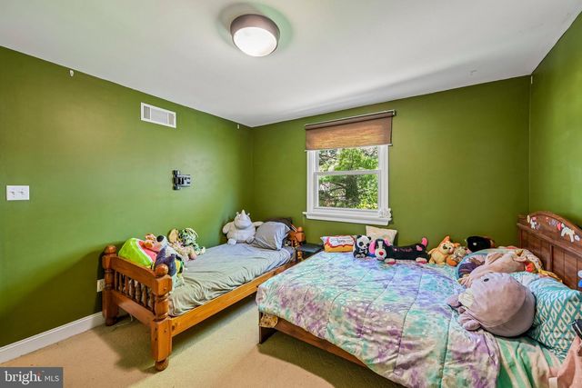 2 FLAMINGO RD, Hatboro, PA 19040