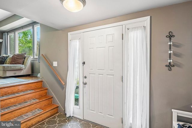 2 FLAMINGO RD, Hatboro, PA 19040