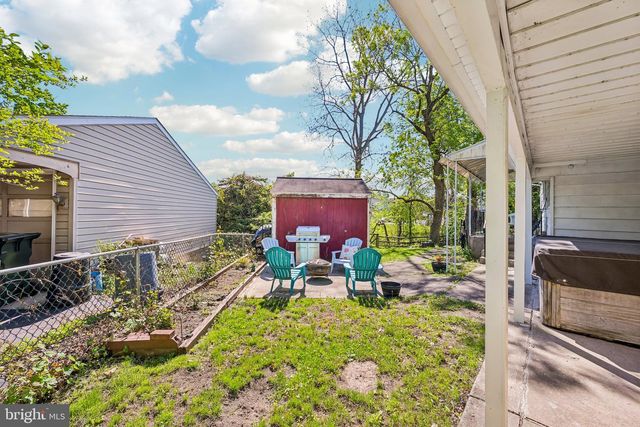 2 FLAMINGO RD, Hatboro, PA 19040