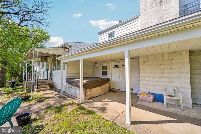 2 FLAMINGO RD, Hatboro, PA 19040