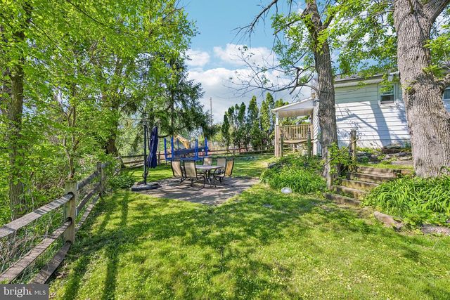 2 FLAMINGO RD, Hatboro, PA 19040