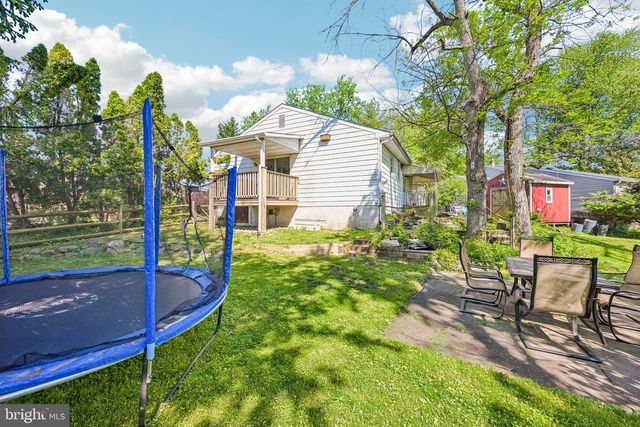 2 FLAMINGO RD, Hatboro, PA 19040