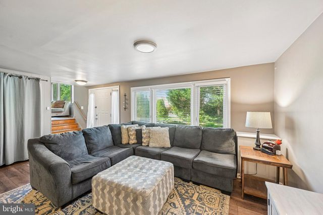 2 FLAMINGO RD, Hatboro, PA 19040
