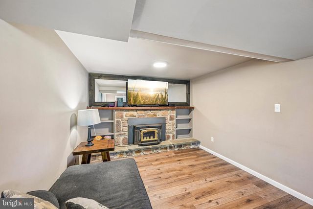 2 FLAMINGO RD, Hatboro, PA 19040