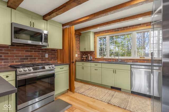 575 Artist Drive, Nashville, IN 47448