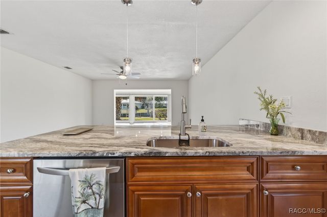 11243 W Bayshore Drive, Crystal River, FL 34429