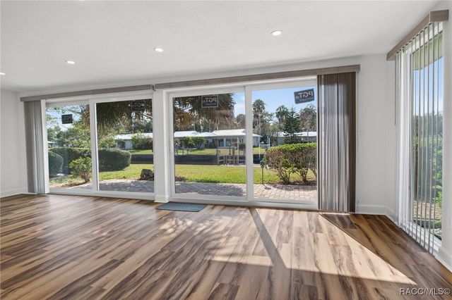 11243 W Bayshore Drive, Crystal River, FL 34429