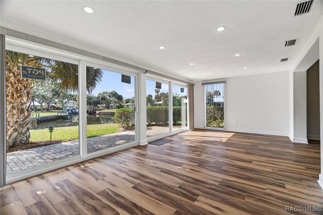 11243 W Bayshore Drive, Crystal River, FL 34429