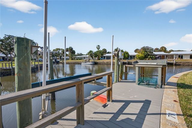 11243 W Bayshore Drive, Crystal River, FL 34429