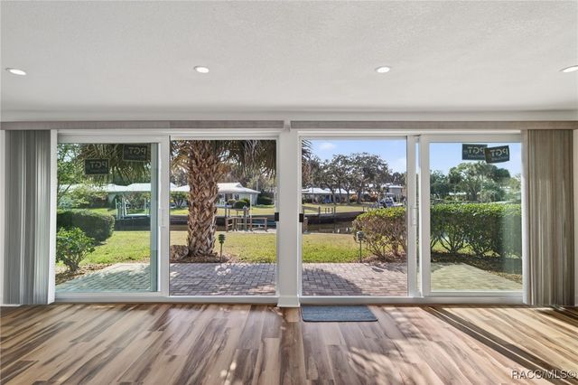 11243 W Bayshore Drive, Crystal River, FL 34429