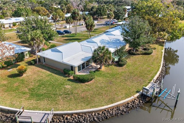 11243 W Bayshore Drive, Crystal River, FL 34429