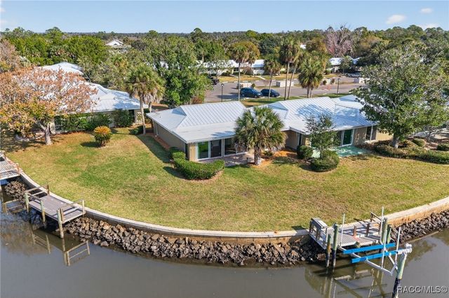 11243 W Bayshore Drive, Crystal River, FL 34429