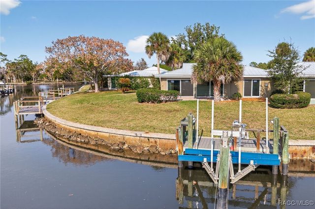 11243 W Bayshore Drive, Crystal River, FL 34429