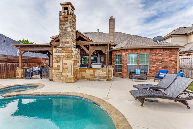 3713 Applesprings Drive, Fort Worth, TX 76244